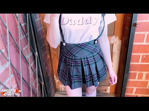 ❤️ Schoolgirl Sucks a dick gu domhainn agus fucks an àite clasaichean. Pornografach  aig gd.nudexxx.ru ☑